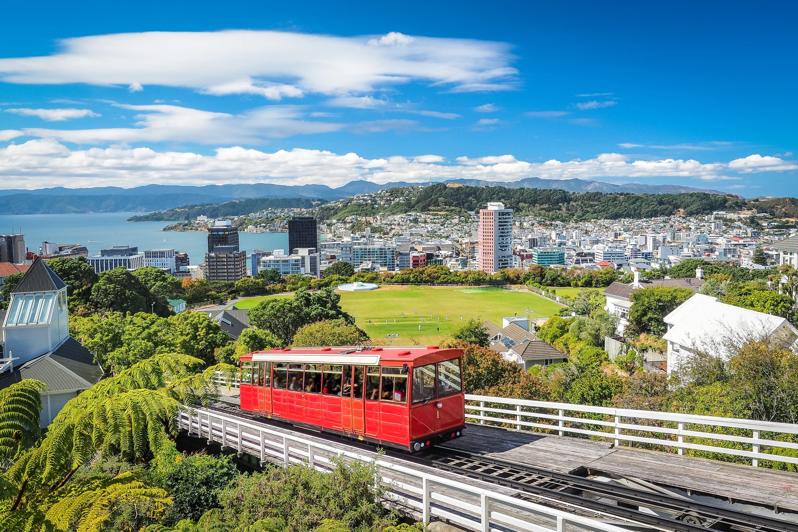 Berühmte rote Standseilbahn in Wellington, Neuseeland