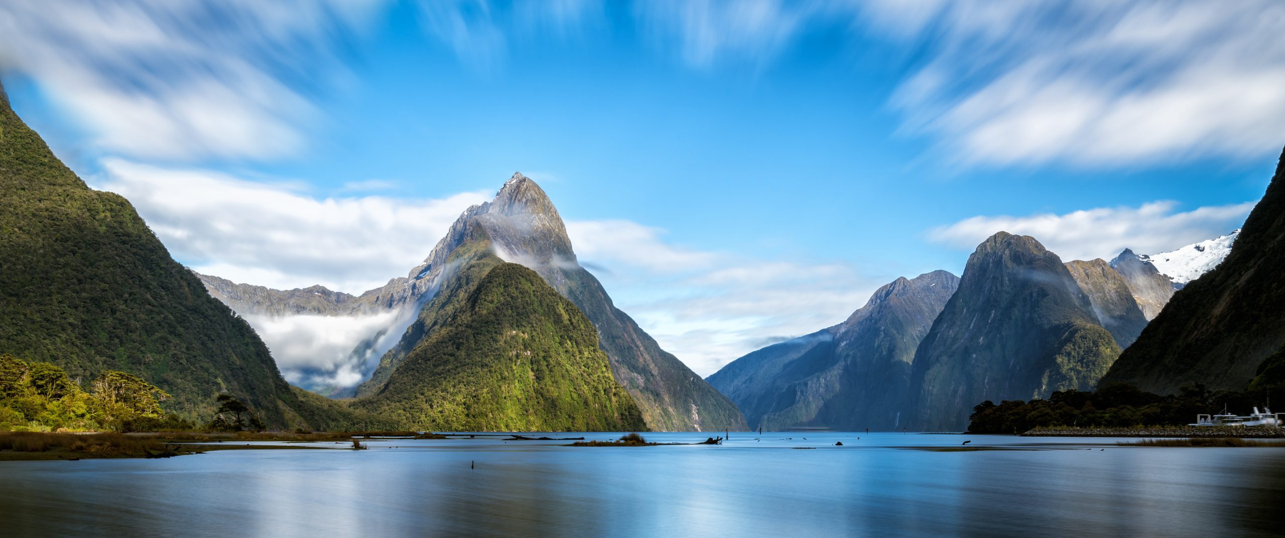 Beeindruckende Fjordlandschaft des Milford Sound, Neuseeland