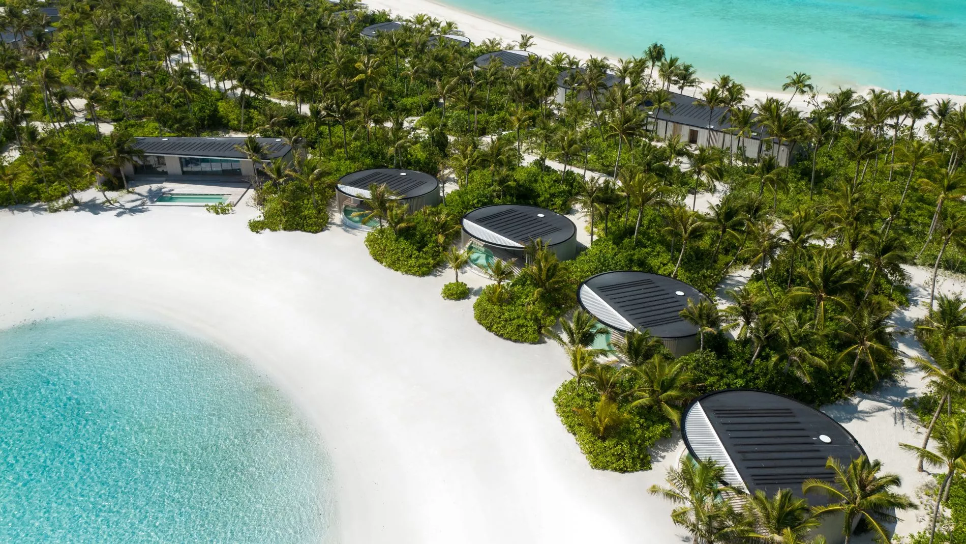 The Ritz-Carlton Maldives, Fari Islands Beach Cove